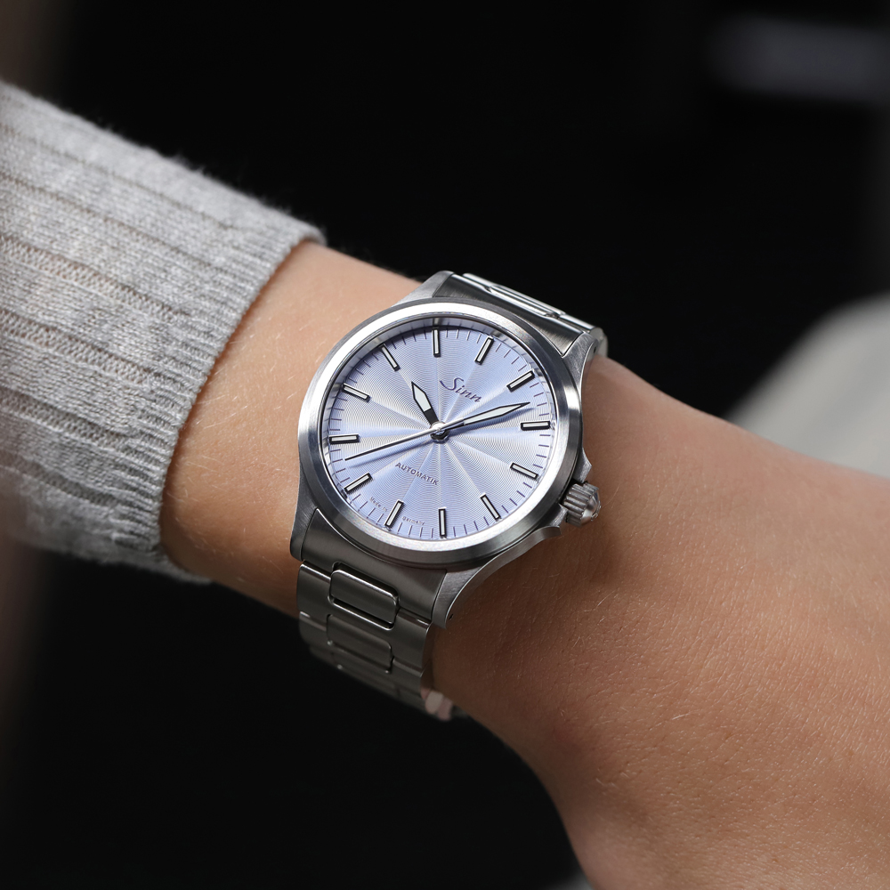 2025年秋の新作「556 Ice Blue」