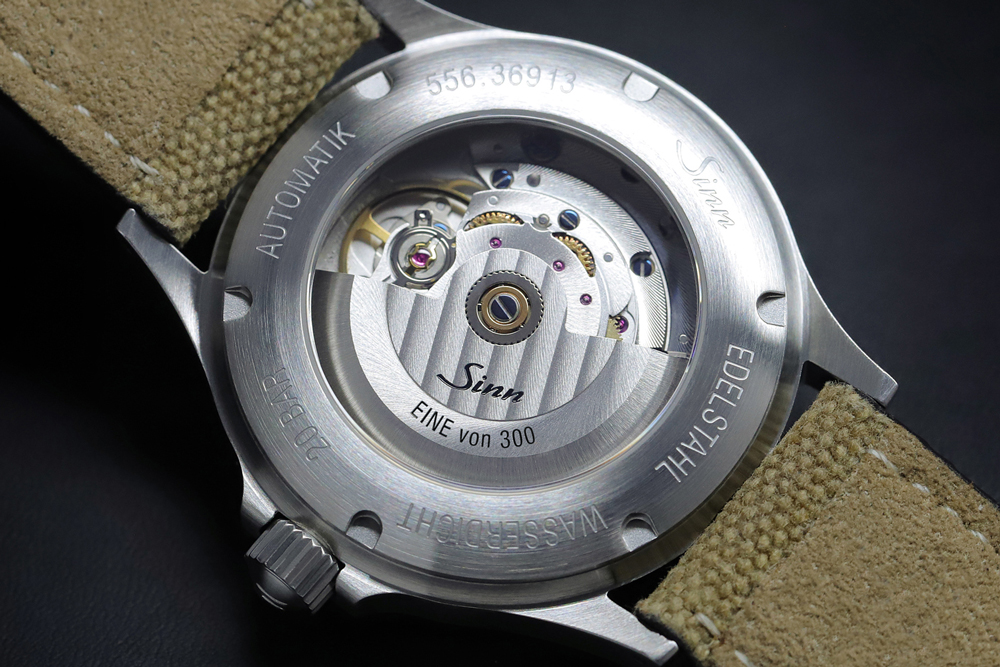 スイス製機械式ムーブメント