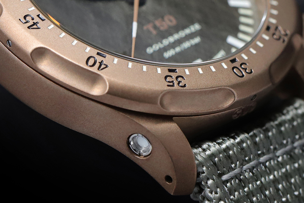 急激な温度変化でも風防の曇りを防止するArドライテクノロジーを搭載