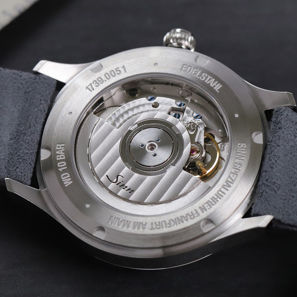 シースルーバックの裏面