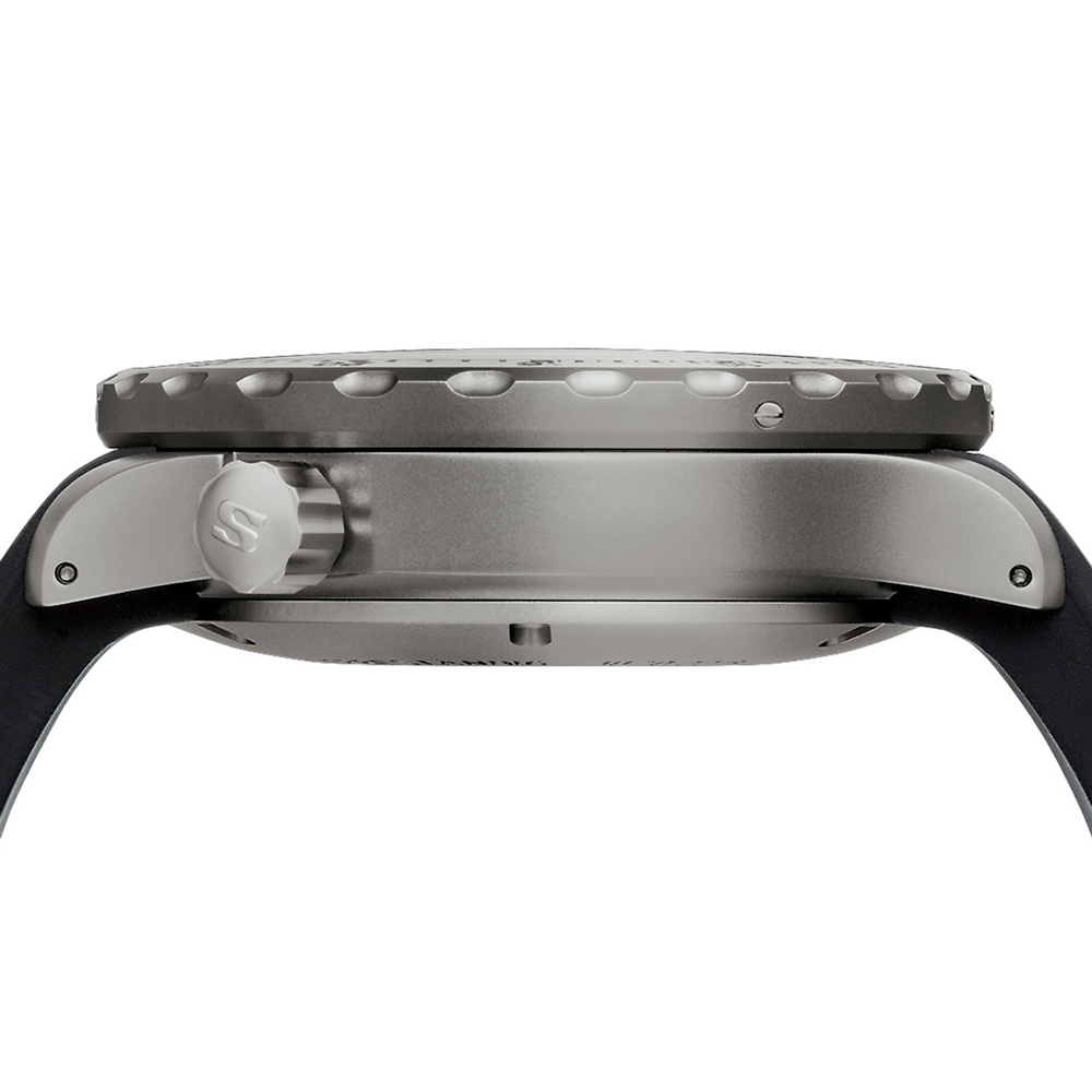 特殊結合方式による逆回転防止ベゼル