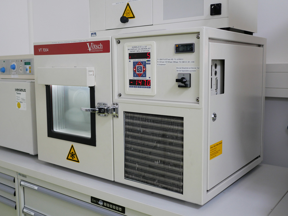 ジン特殊オイルを使用した時計の温度に対する検査を行うクライメイトキャビネット