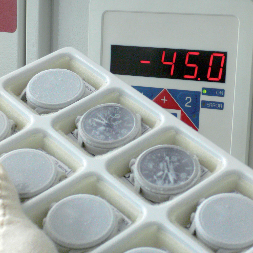 －45℃の検査機から出てきた時計