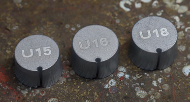 潜水艦そのものから切り出した鋼鉄のブランク