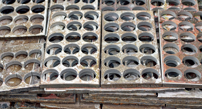 CAD制御のウォータージェット切断システムで材料を最適に利用