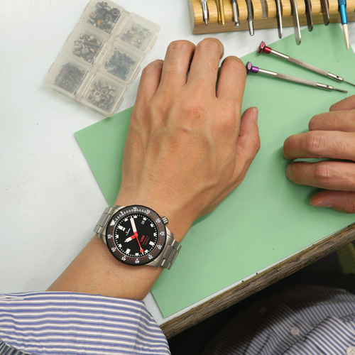 腕周り15.5cmの男性