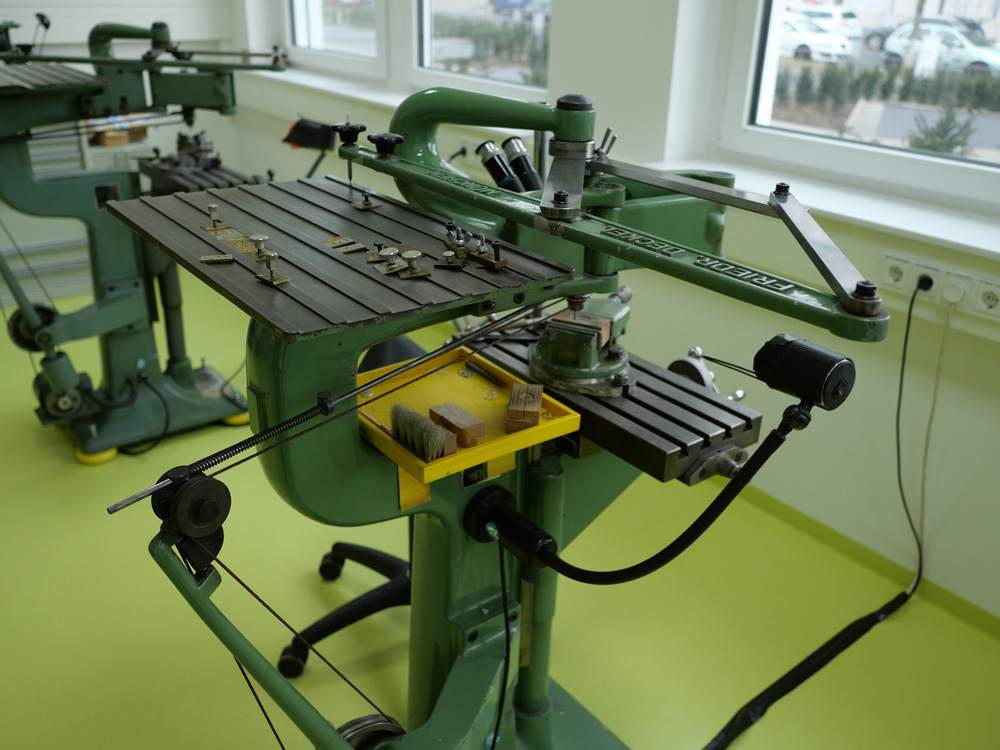 ローターに一点一点手彫り