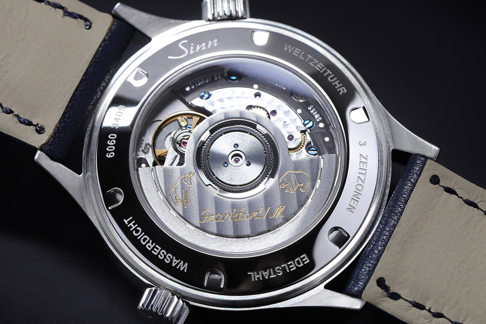 6060と6068シリーズの裏面から見えるムーブメント