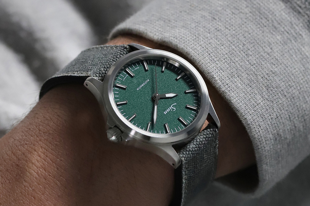 556エメラルドグリーン