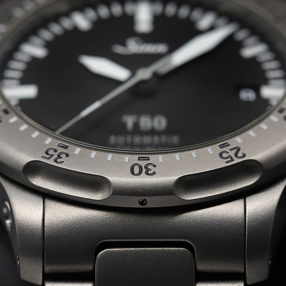 絶対に外れない回転ベゼル