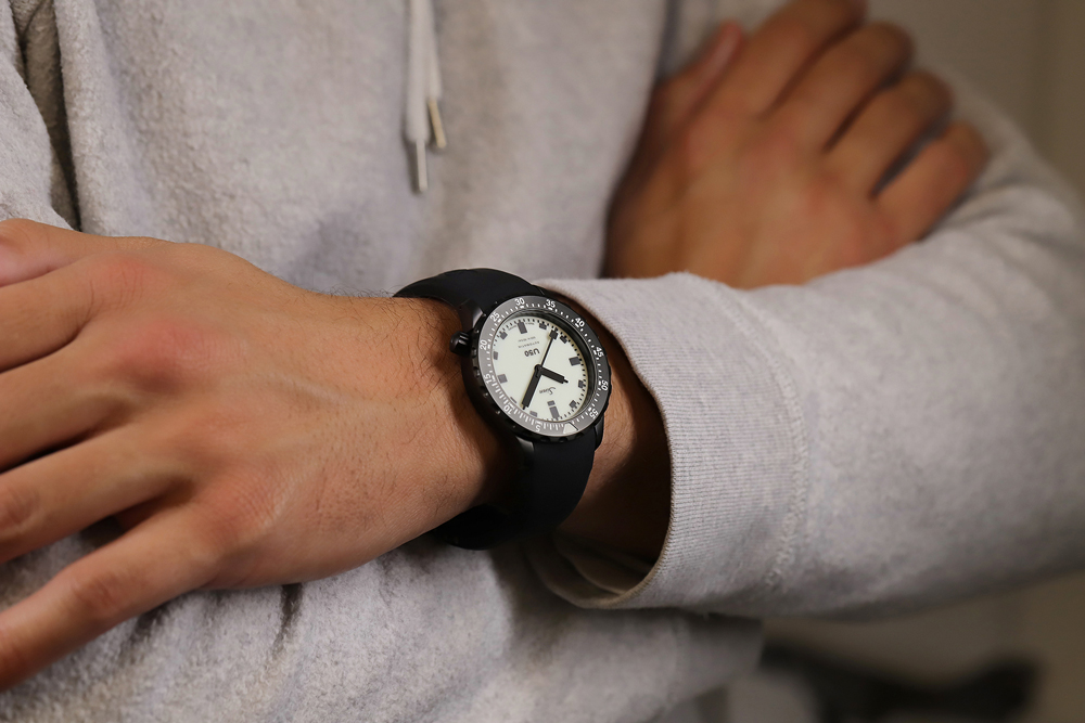 U50.S.Lはコントラストが高く潔いモノトーンデザイン